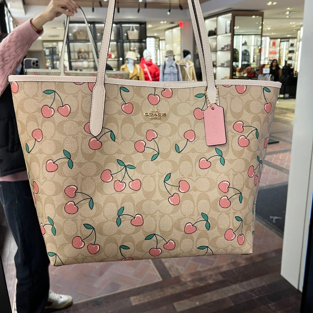 coach City Tote In Signature Canvas With Heart Cherry Print CF444